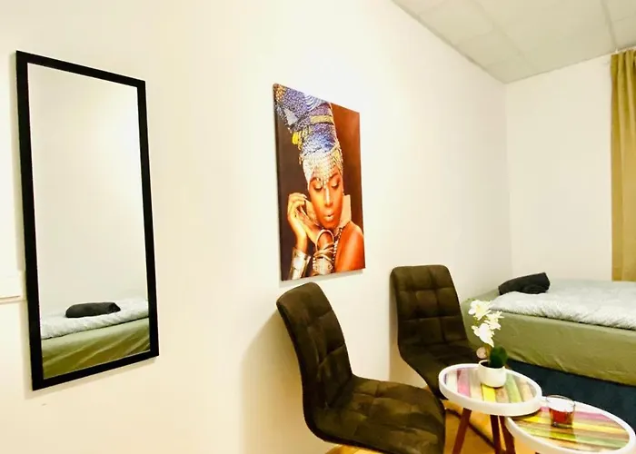 Quiet Well-connected Area, Comfy 3br Apartment