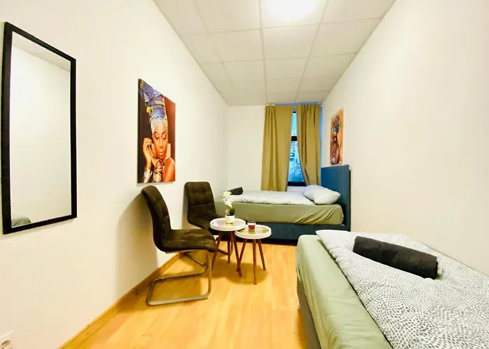 Quiet Well-connected Area, Comfy 3br