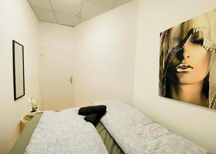 Quiet Well-connected Area, Comfy 3br Apartment