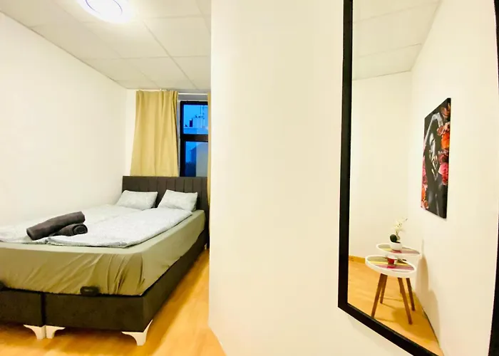 Quiet Well-connected Area, Comfy 3br Apartment *