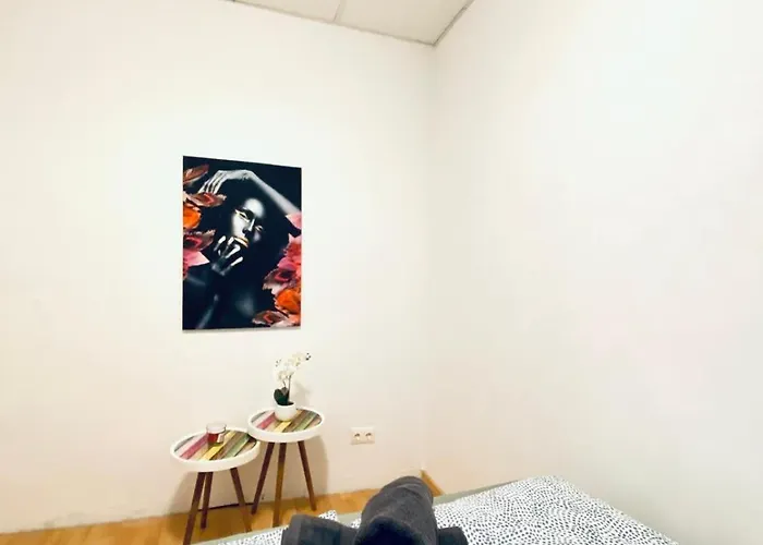 Quiet Well-connected Area, Comfy 3br