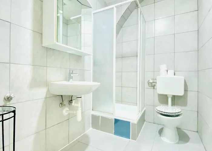 Quiet Well-connected Area, Comfy 3br Apartment Vienna